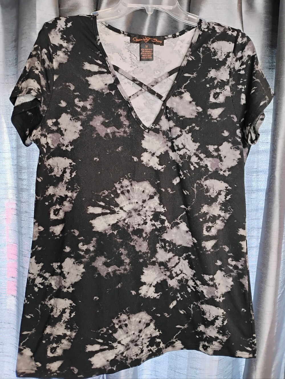 Coco + Carmen Black Tie-Dye Crisscross V-Neck Tee